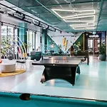 The Social Hub West Hotel 3*