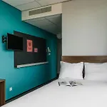 The Social Hub West 3*