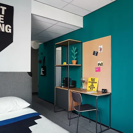 The Social Hub West 호텔 3*