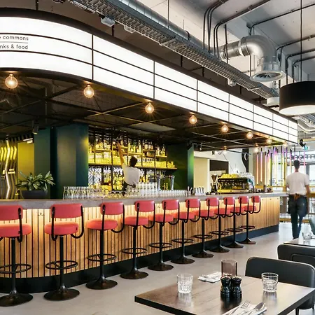 호텔 The Social Hub West 3*