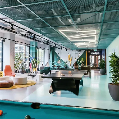 The Social Hub West 호텔 3*