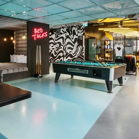 The Social Hub West 호텔 3*