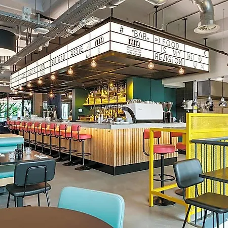 The Social Hub West 3*