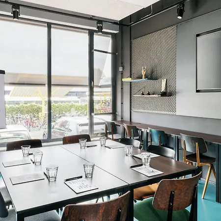 Hotel The Social Hub West 3*