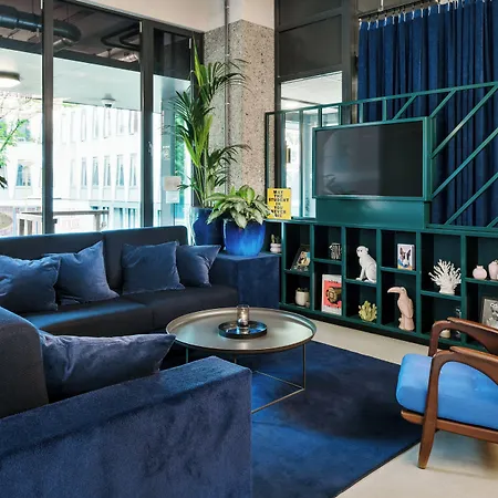 The Social Hub West 3*