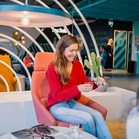 Otel The Social Hub West