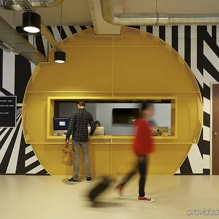 The Social Hub West Otel 3*