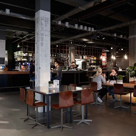 The Social Hub West Otel 3*