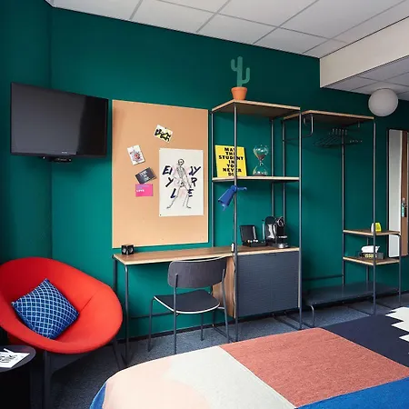 Otel The Social Hub West