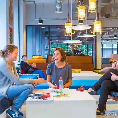 The Social Hub West Otel