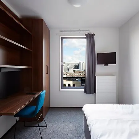 The Social Hub West Otel