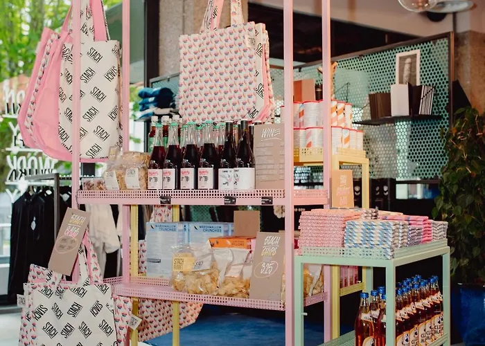 The Social Hub West 3*