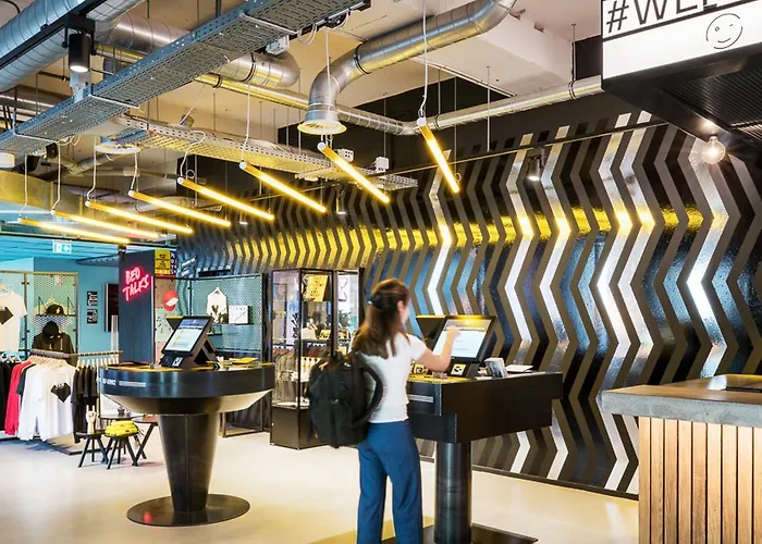 The Social Hub West 3*