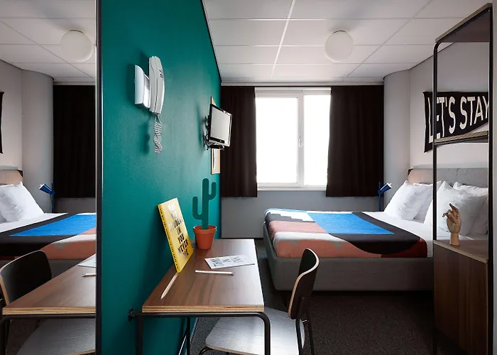 The Social Hub West Hotel 3*