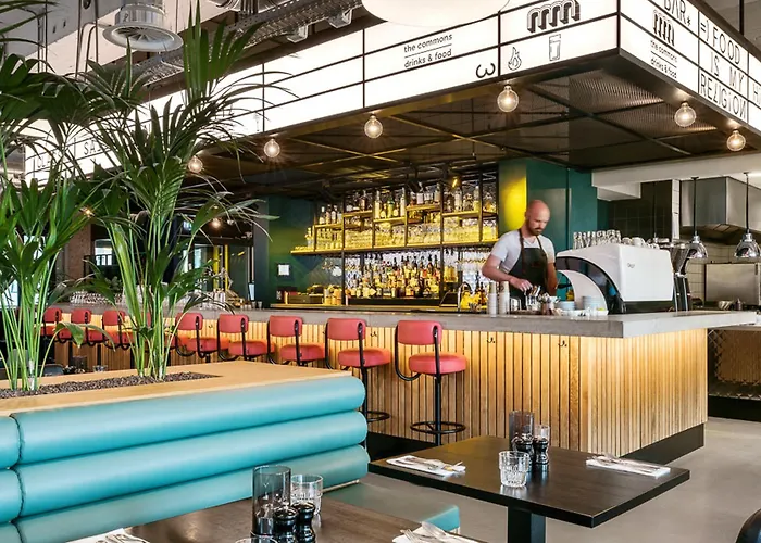 The Social Hub West מלון 3*