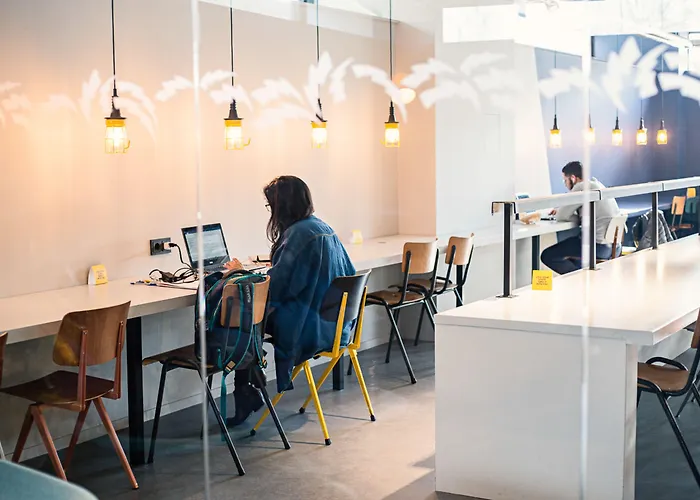 The Social Hub West 3*