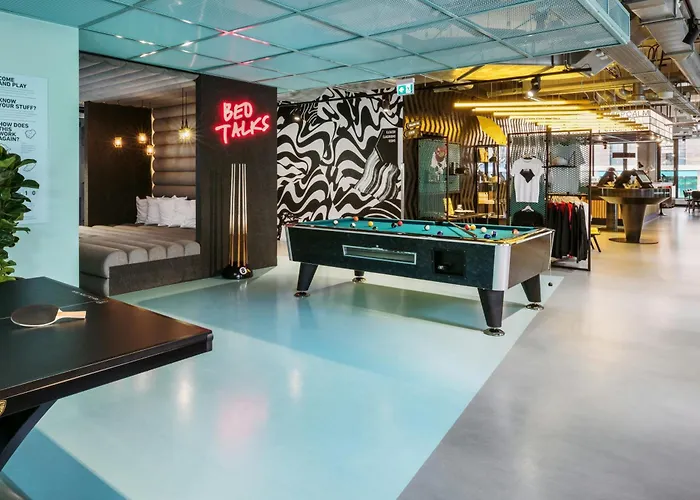 The Social Hub West Hotel 3*