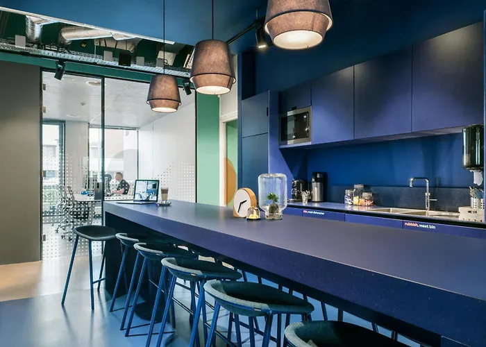 The Social Hub West 3*