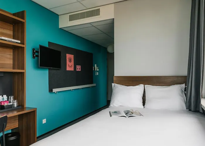 The Social Hub West 3*