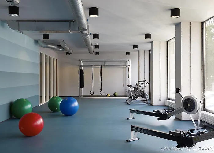 The Social Hub West 3*