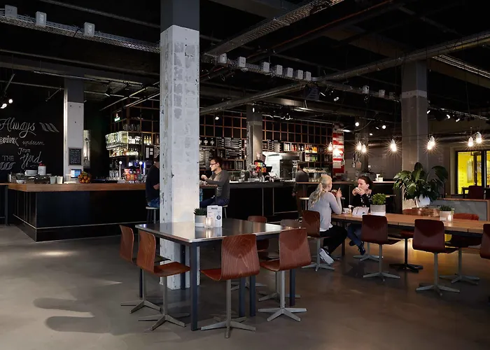 The Social Hub West Hotel 3*