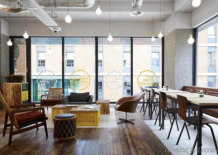 The Social Hub West 3*