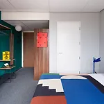 Отель The Social Hub West