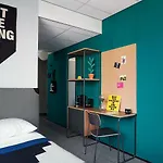 The Social Hub West Отель 3*