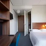 The Social Hub West Отель