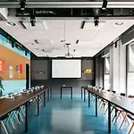 The Social Hub West Отель 3*