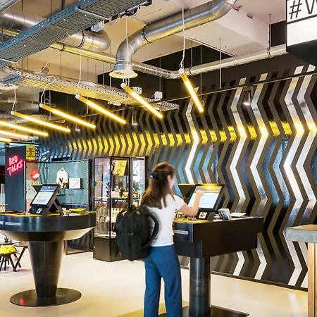 The Social Hub West 3*