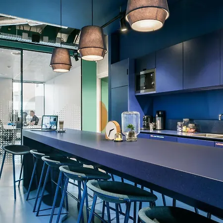 The Social Hub West 3*