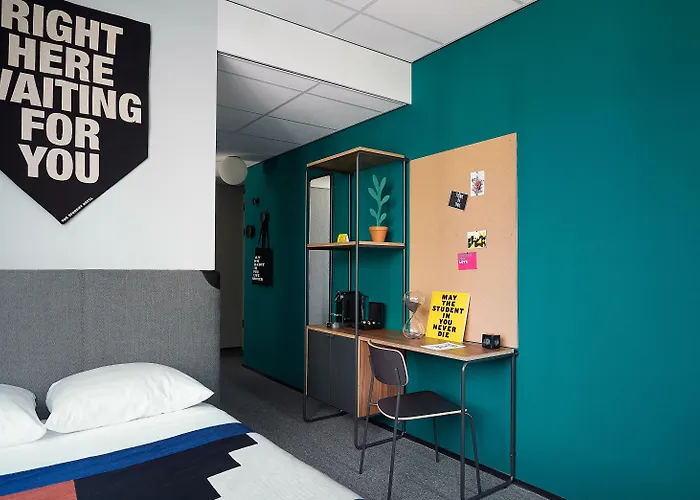 The Social Hub West Hotel 3*