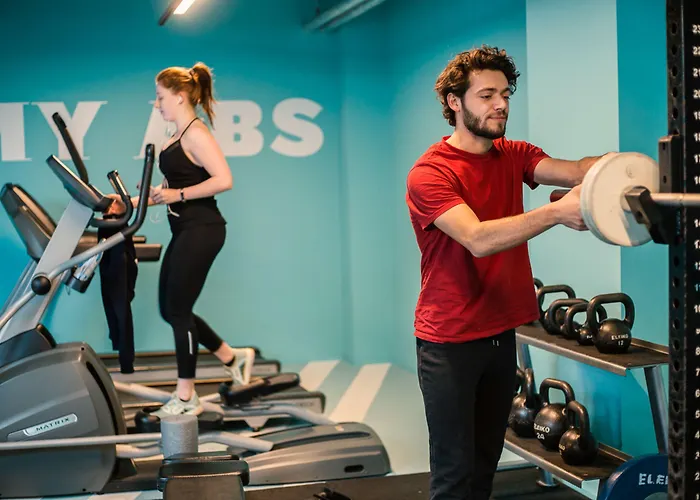 The Social Hub West Hotel 3*