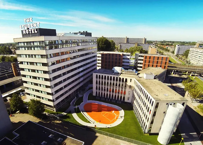 Hotel The Social Hub West 3*